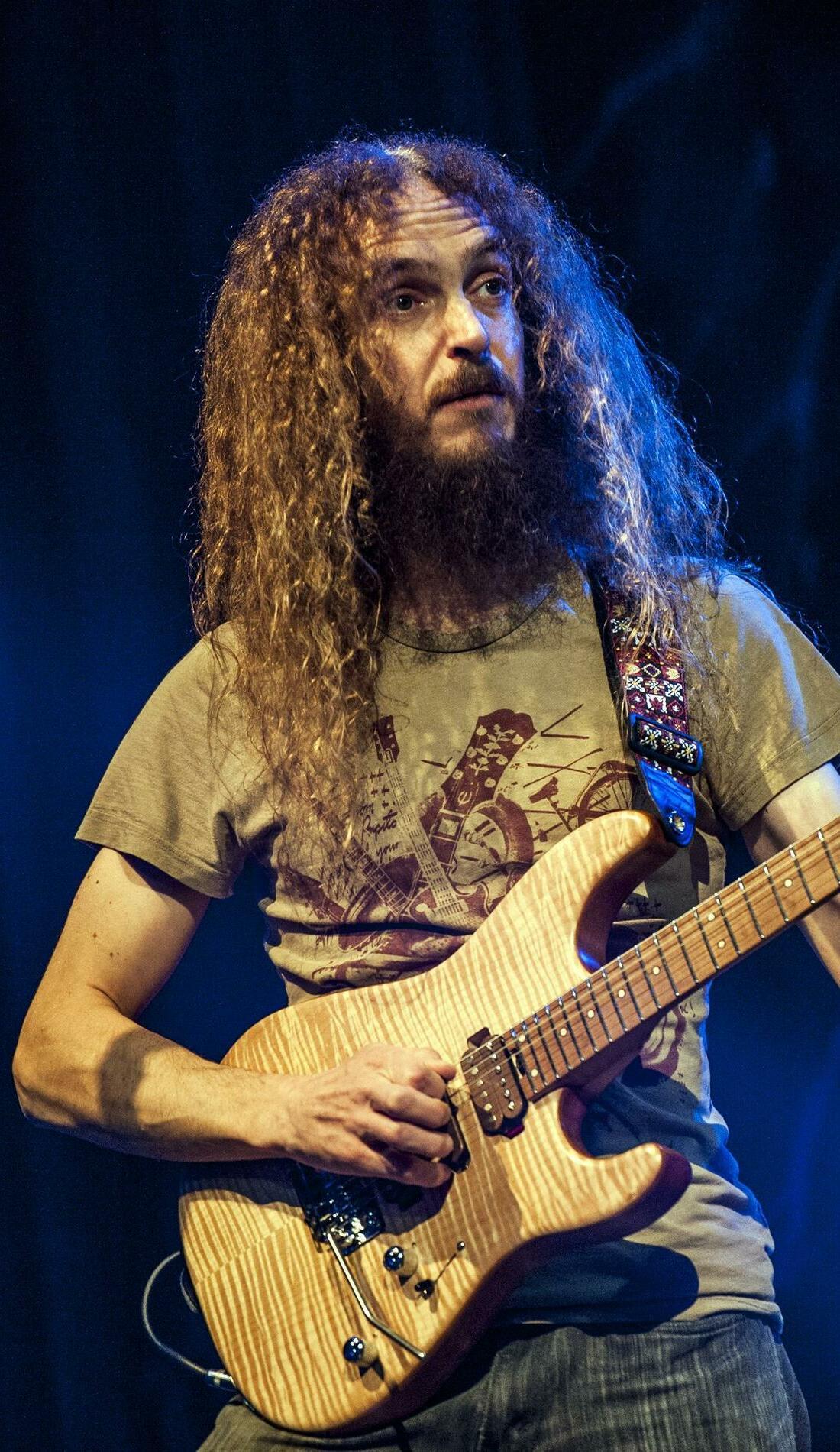 guthrie govan on tour