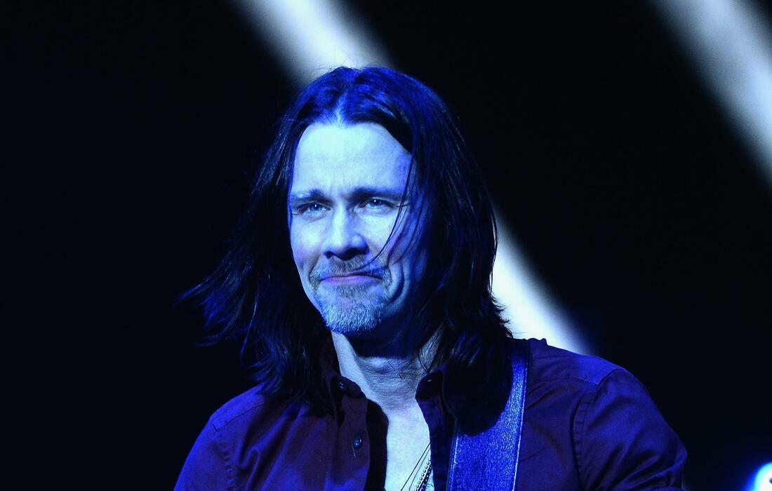 Myles Kennedy (18+) 