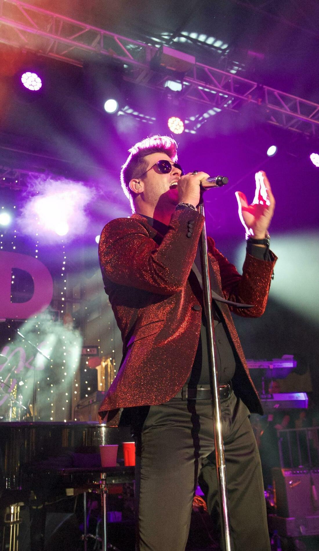 Robin Thicke to perform at Dodger Stadium on Opening Weekend
