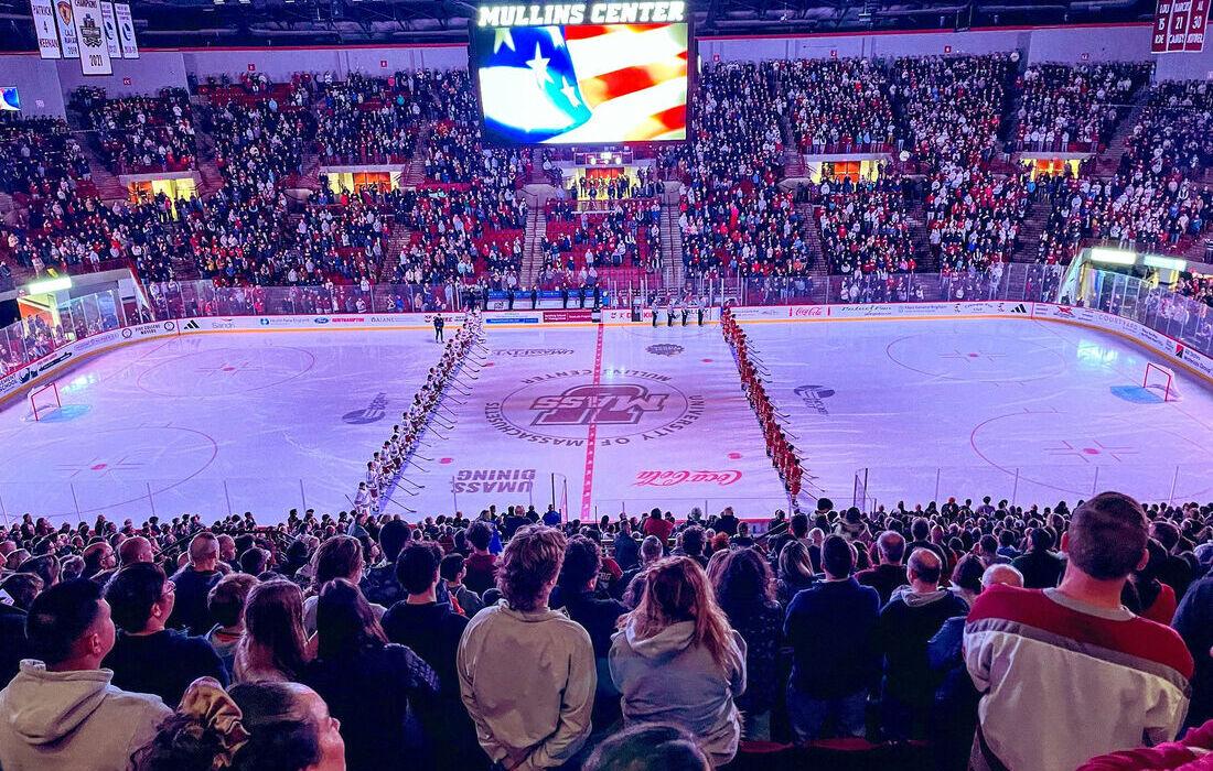 Boston University Terriers at UMass Minutemen Mens Hockey