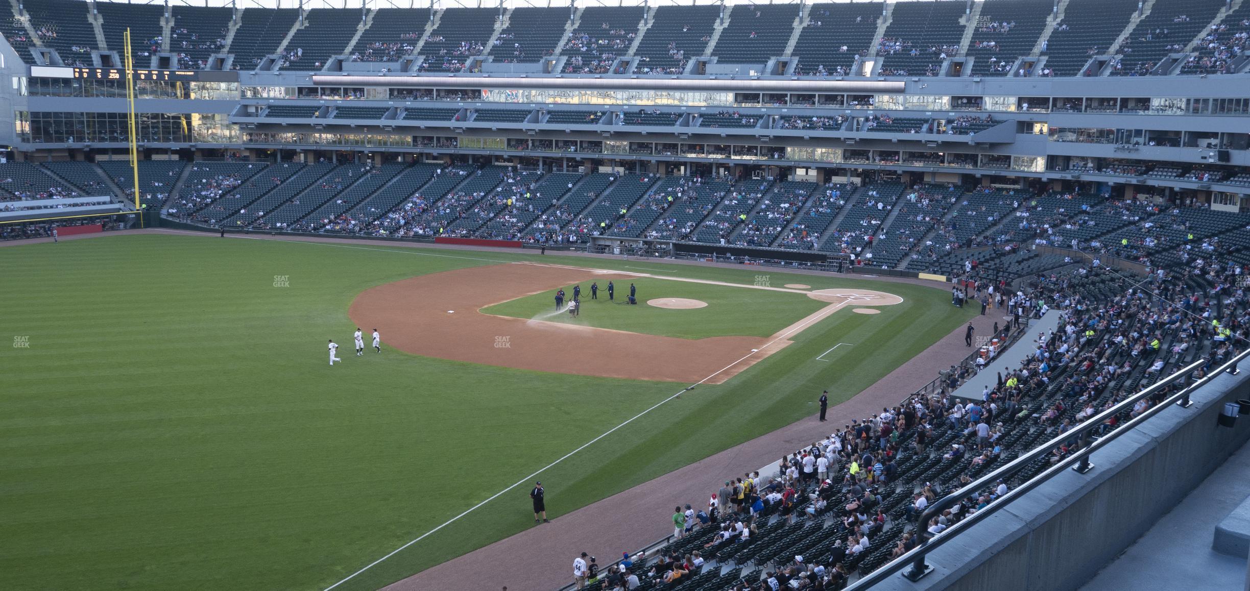 Seating view for Guaranteed Rate Field Section 352