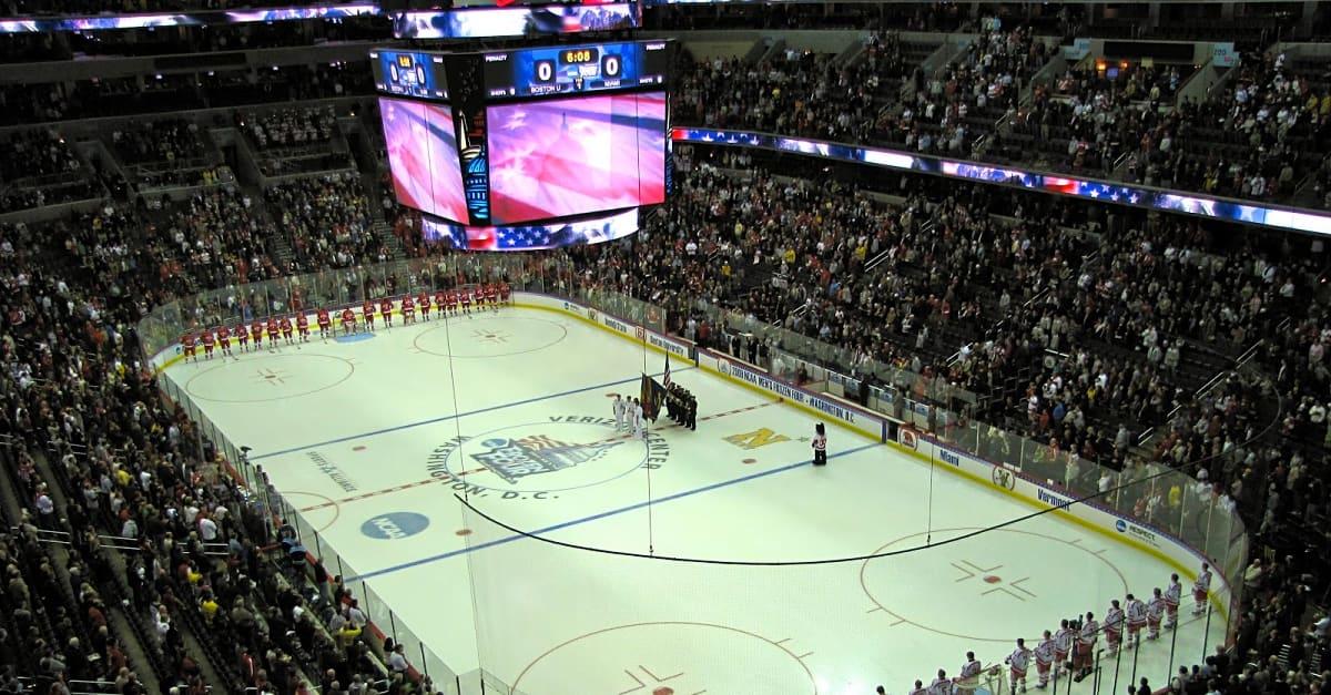 How to Pick the Best Seats for a Hockey Game 