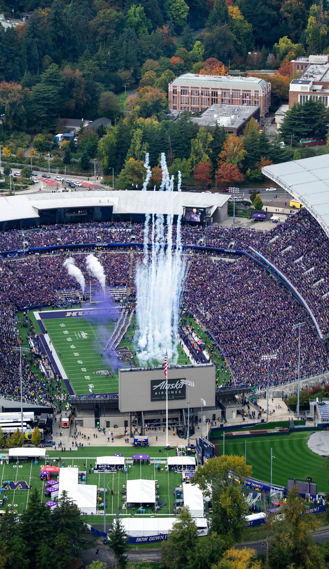 Washington Huskies Football Tickets 20232024 Washington Games SeatGeek