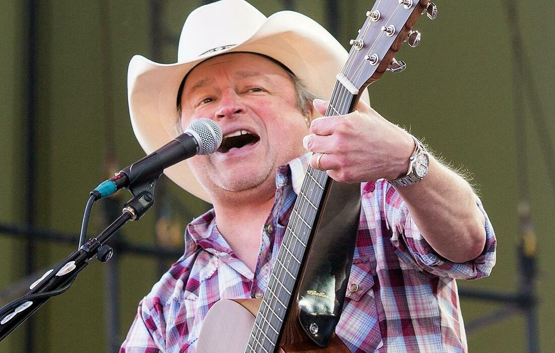 Mark Chesnutt with Murphy's Ford