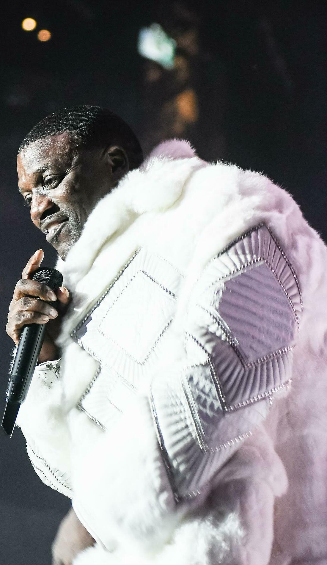 A Akon live event