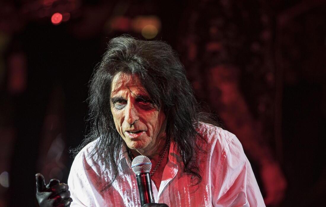 alice cooper to play bmo center in rockford in august.