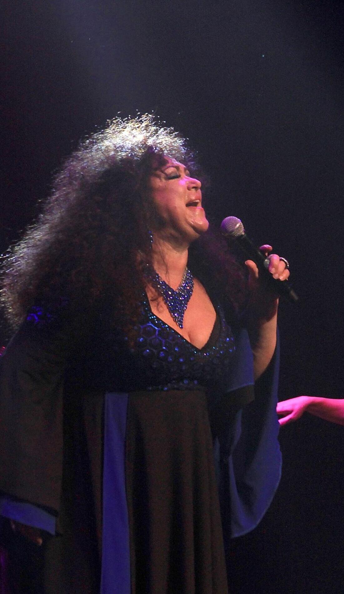 A Amanda Miguel live event