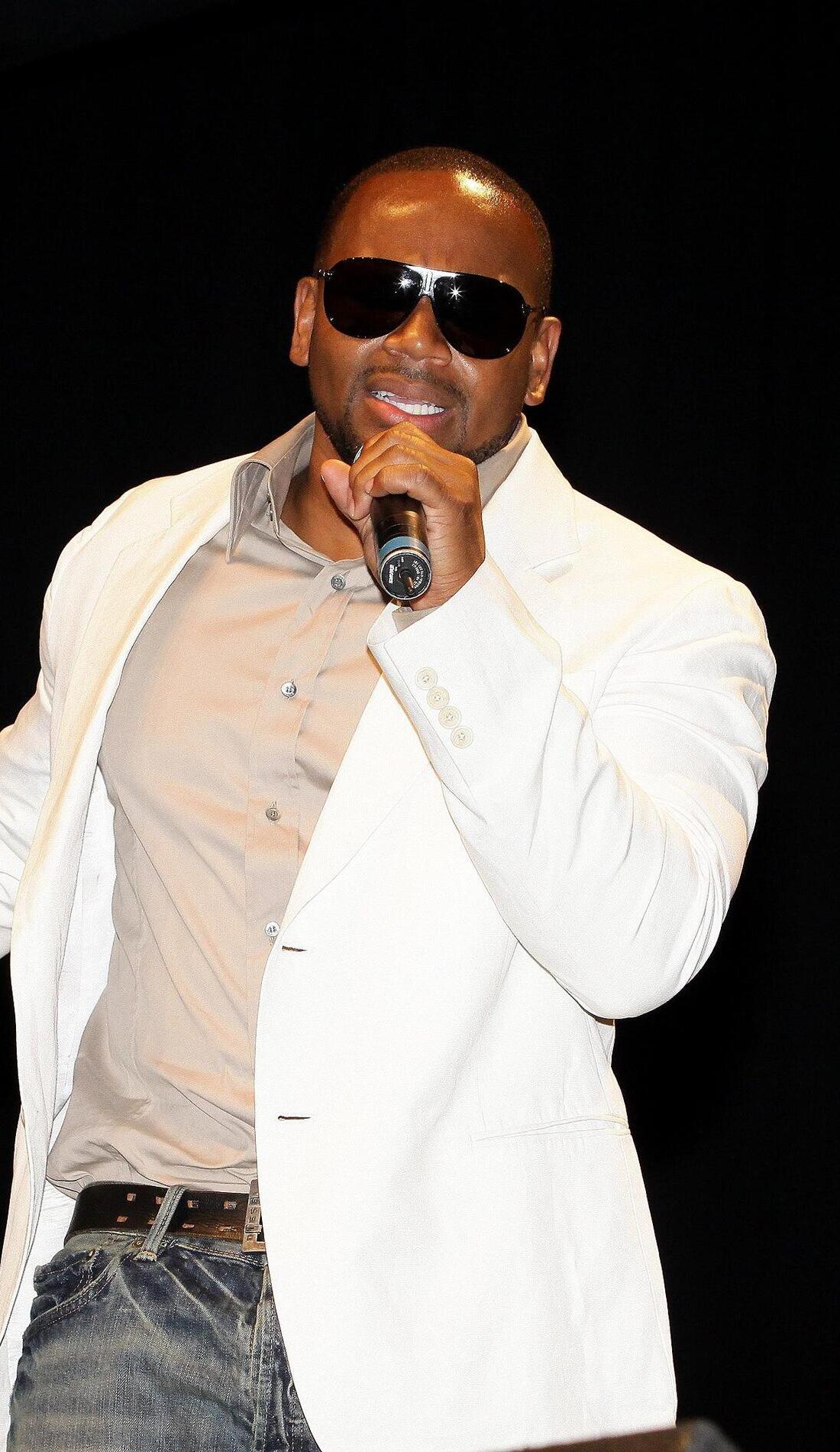 A Avant live event