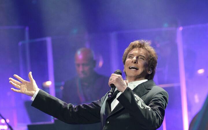 Barry Manilow - REMINDER: Platinum, Front Row, and BMIFC tickets are  available on Thursday (9/24) at 12 PM PT/8 PM GMT for: June 15 – MANCHESTER  – PHONES4U Arena Call Miss Vikki (