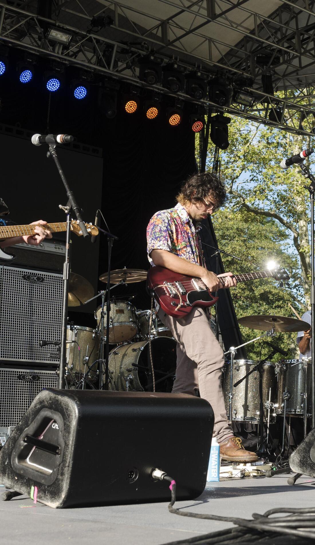 A Boogarins live event