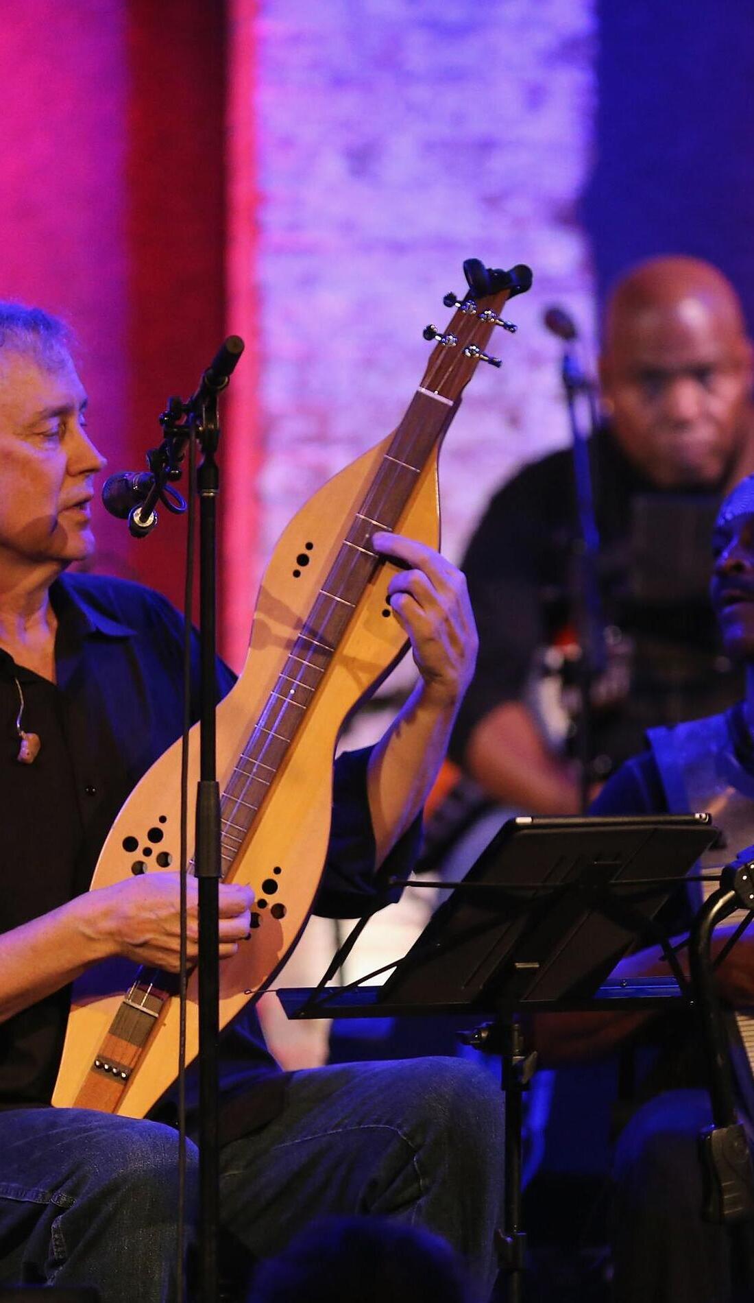 A Bruce Hornsby & The Noisemakers live event