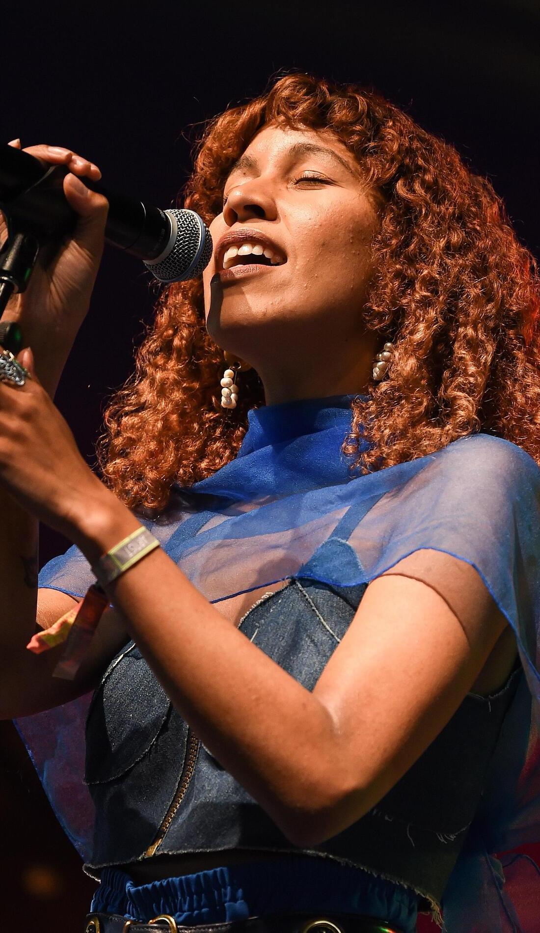 A Charlotte Dos Santos live event