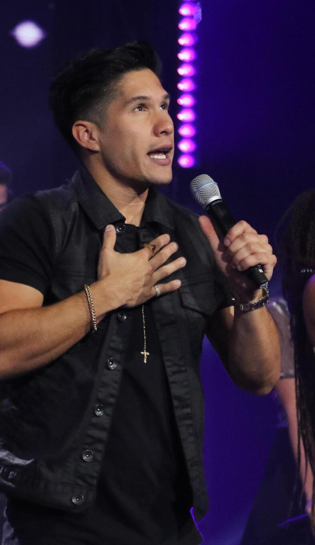 A Chyno Miranda live event