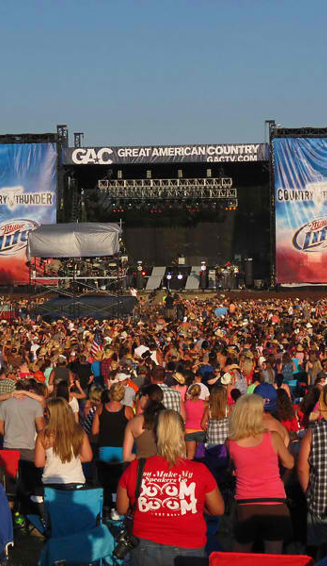 A Country Thunder live event