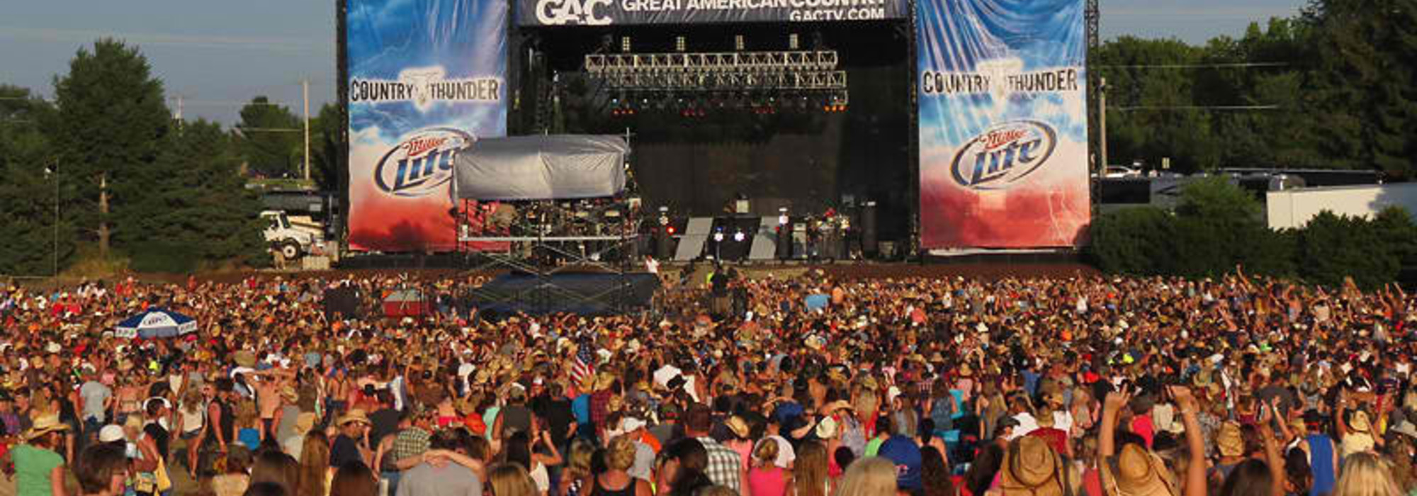 A Country Thunder live event