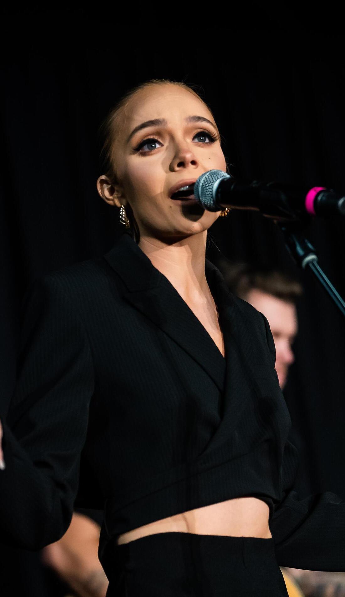 A Danielle Bradbery live event