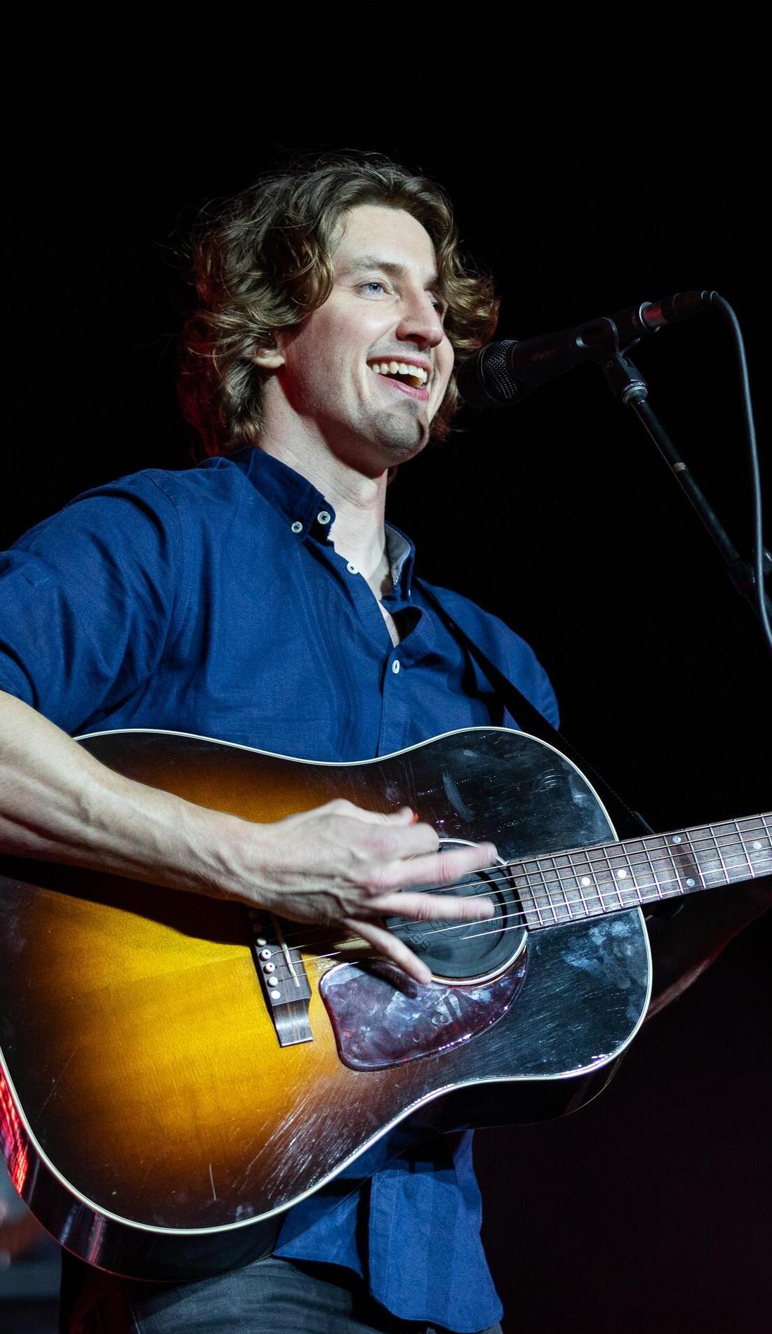 A Dean Lewis live event