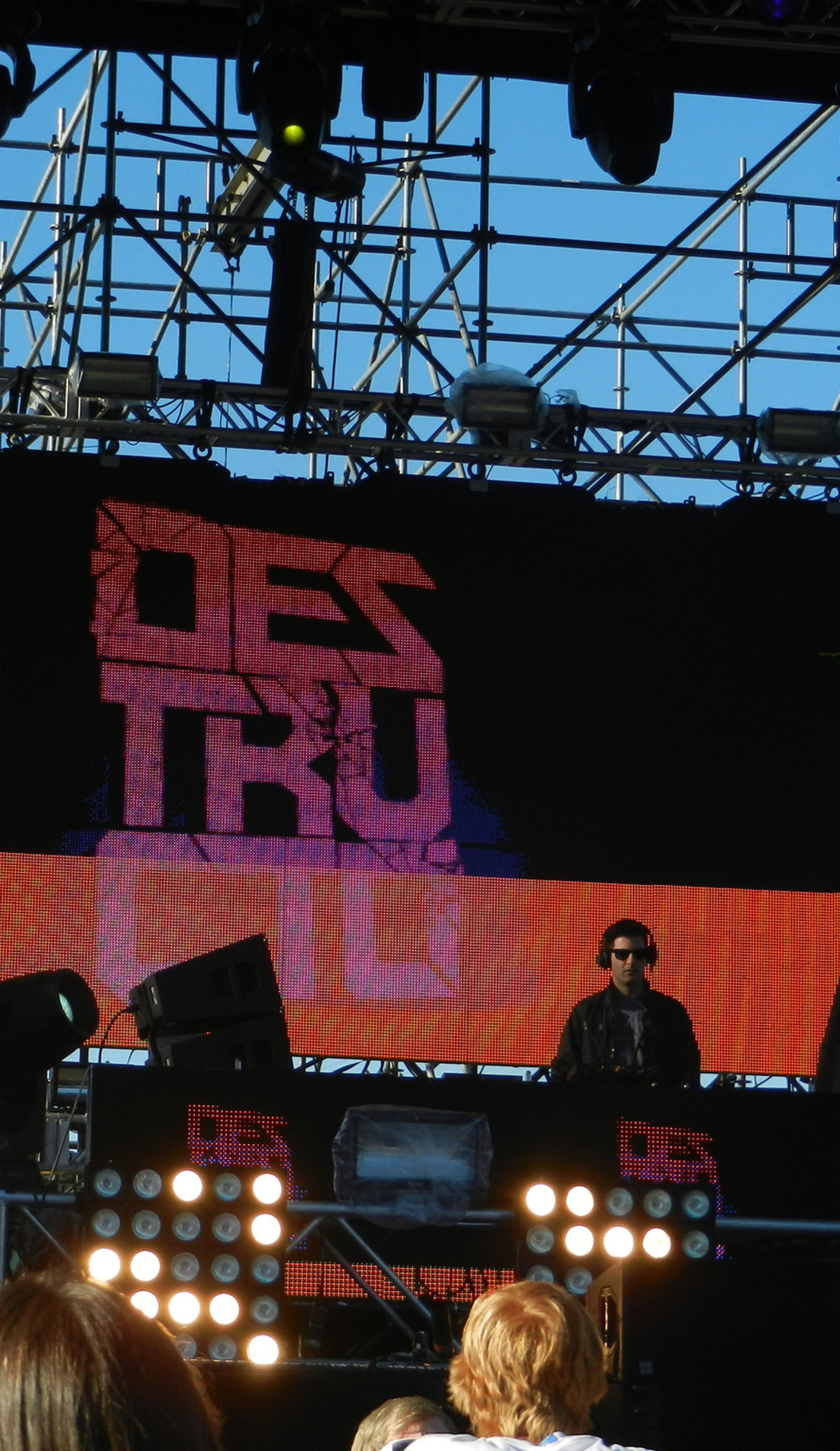 A Destructo live event