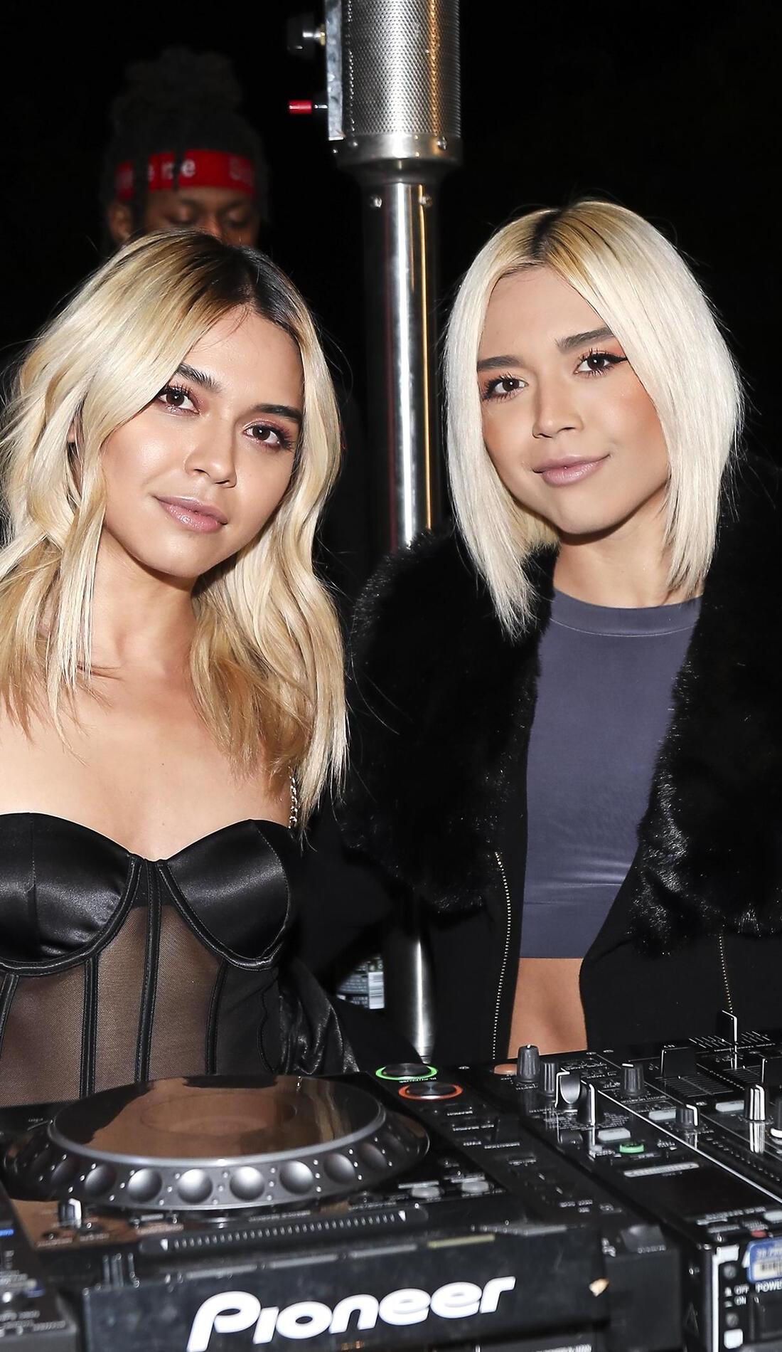 A Deux Twins live event