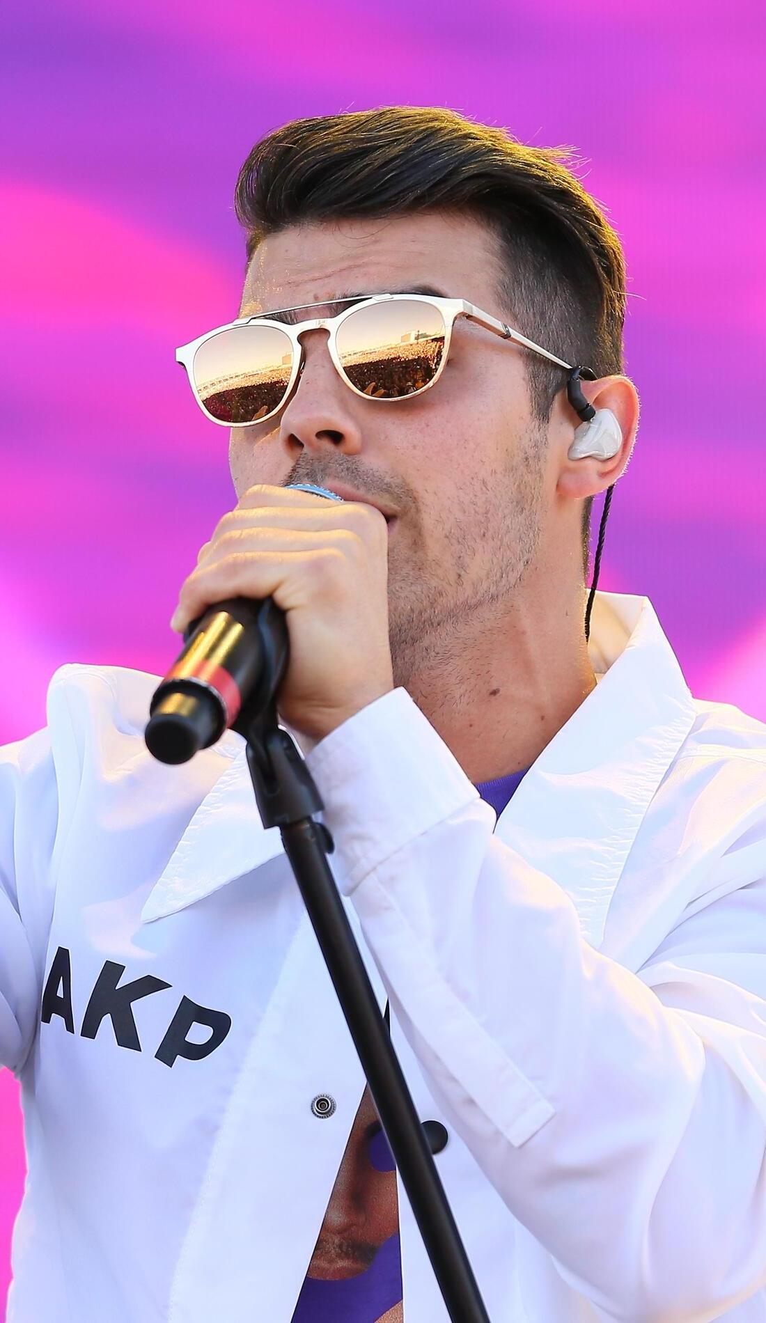 A DNCE live event