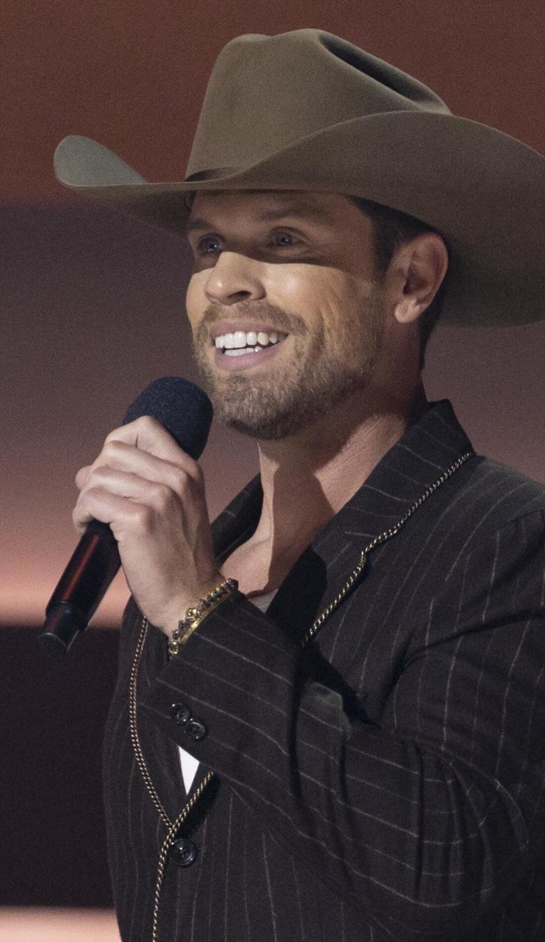 A Dustin Lynch live event
