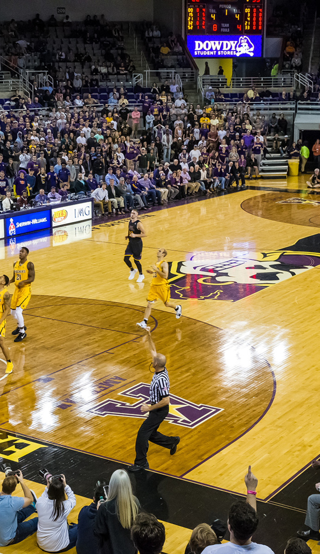 A East Carolina Pirates Basketball live event