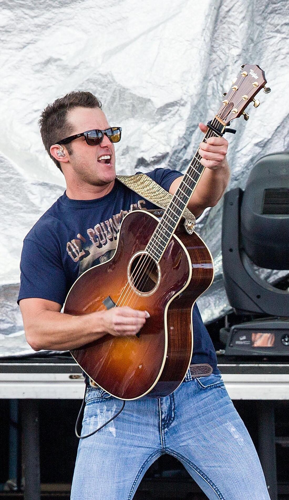 A Easton Corbin live event