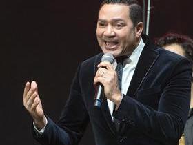 Frank Reyes with Luis Miguel del Amargue