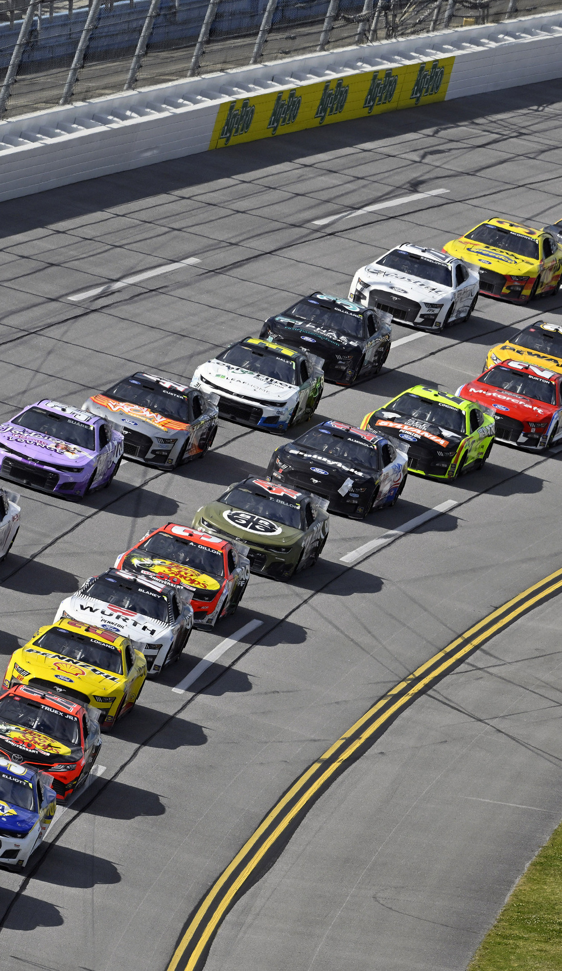 A Geico 500 at Talladega Speedway live event
