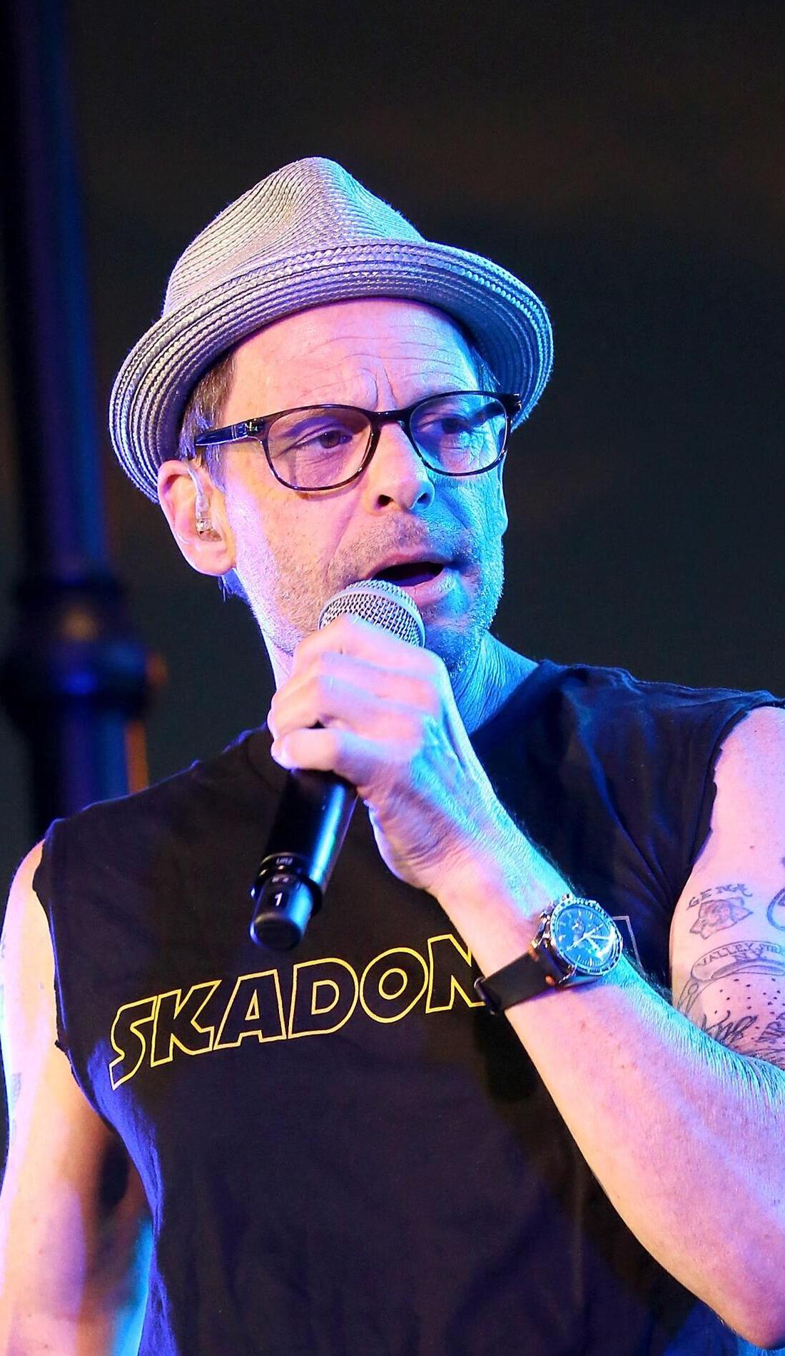 A Gin Blossoms live event