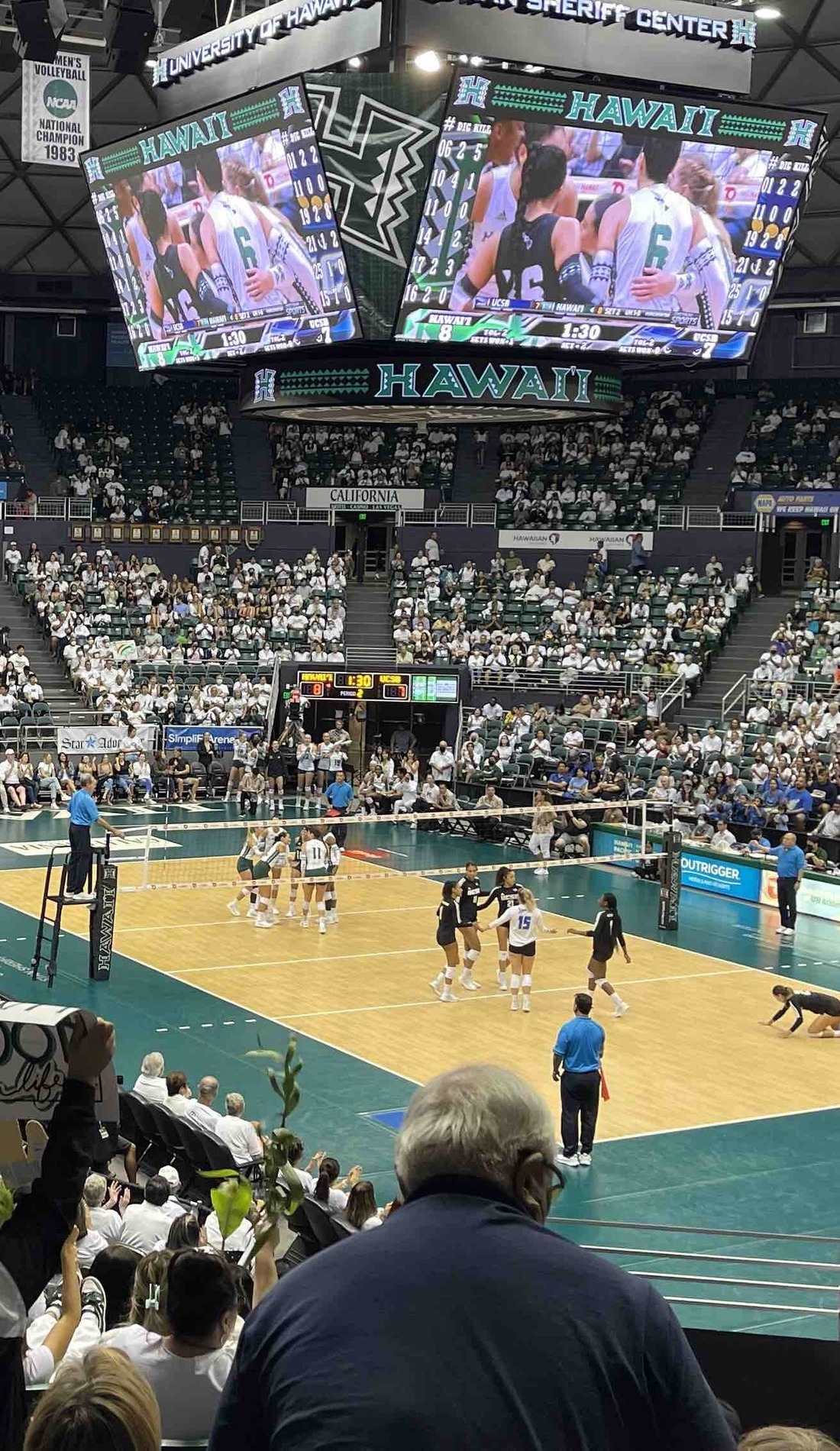 A Hawaii Warriors Womens Volleyball live event