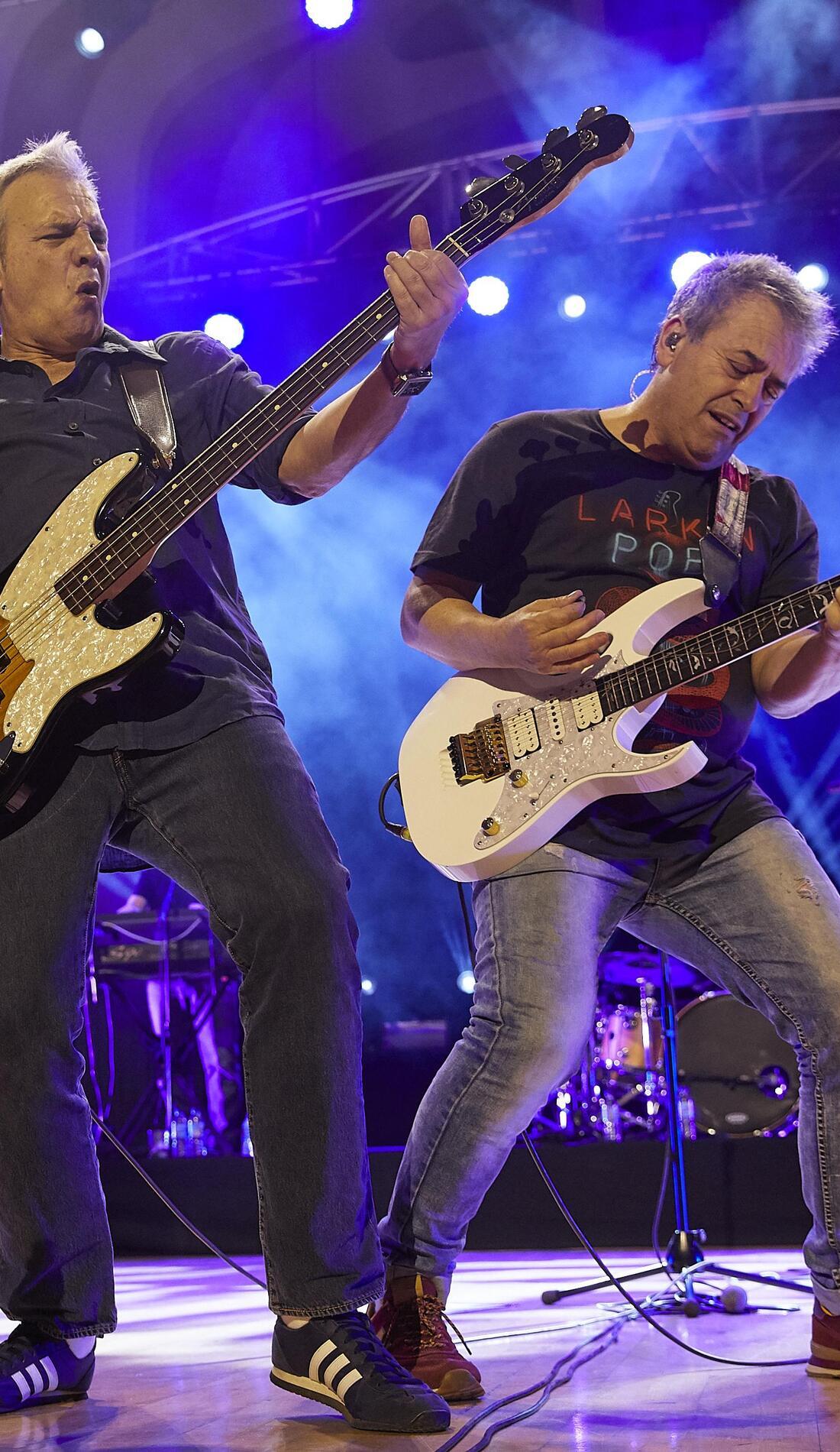 A Hombres G live event