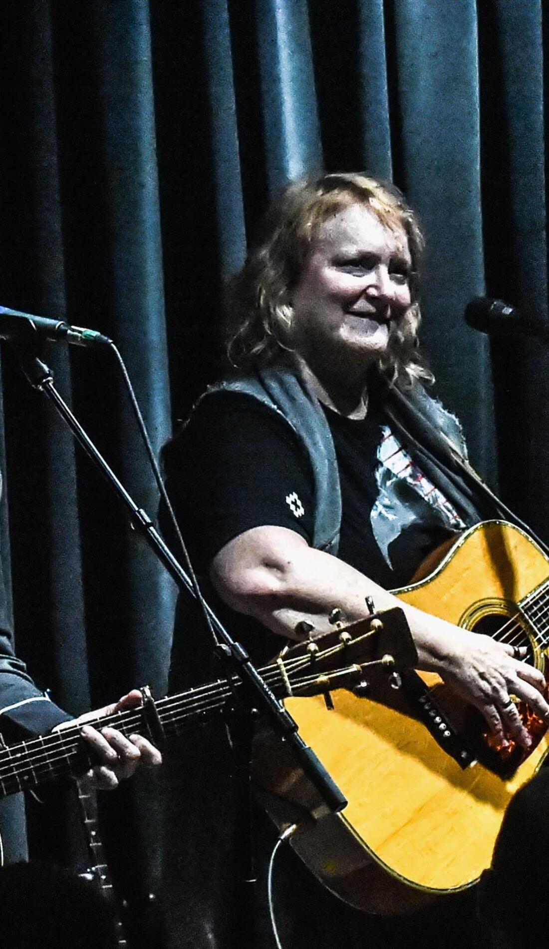 A Indigo Girls live event