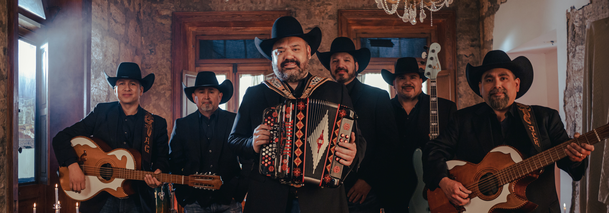 A Intocable live event