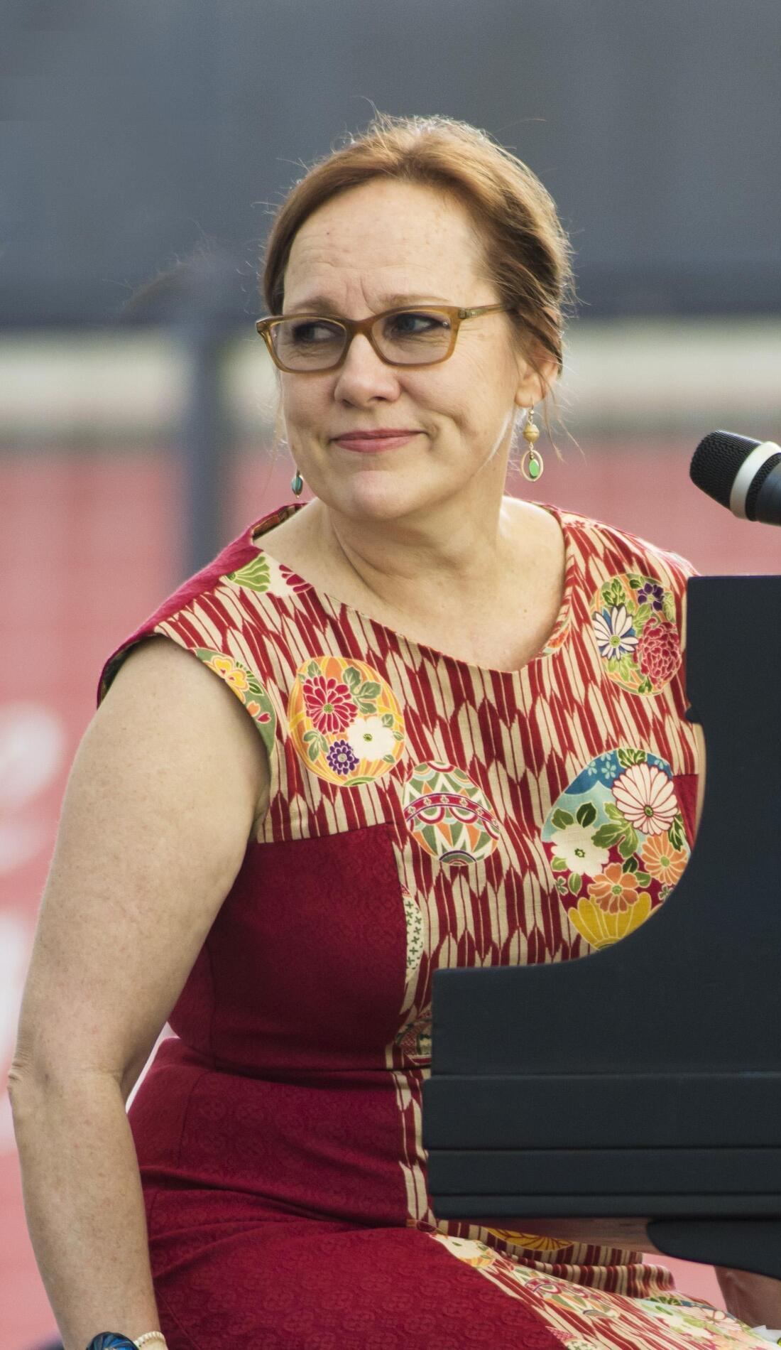A Iris Dement live event