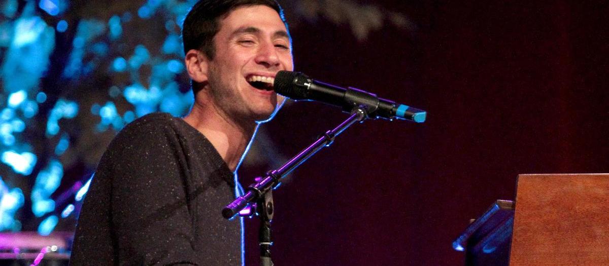 Joey Dosik Tickets