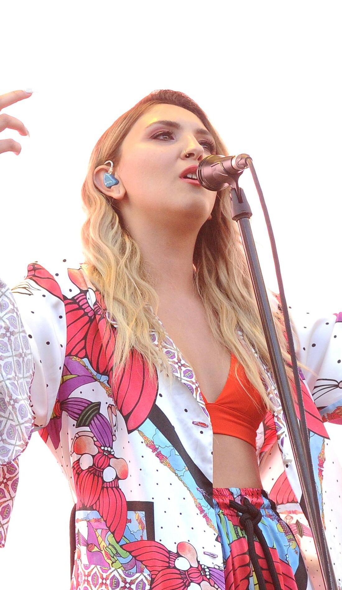 A Julia Michaels live event
