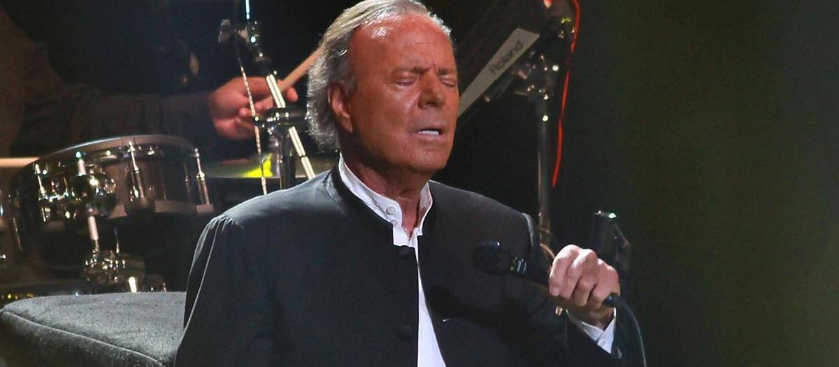 Julio Iglesias Tickets