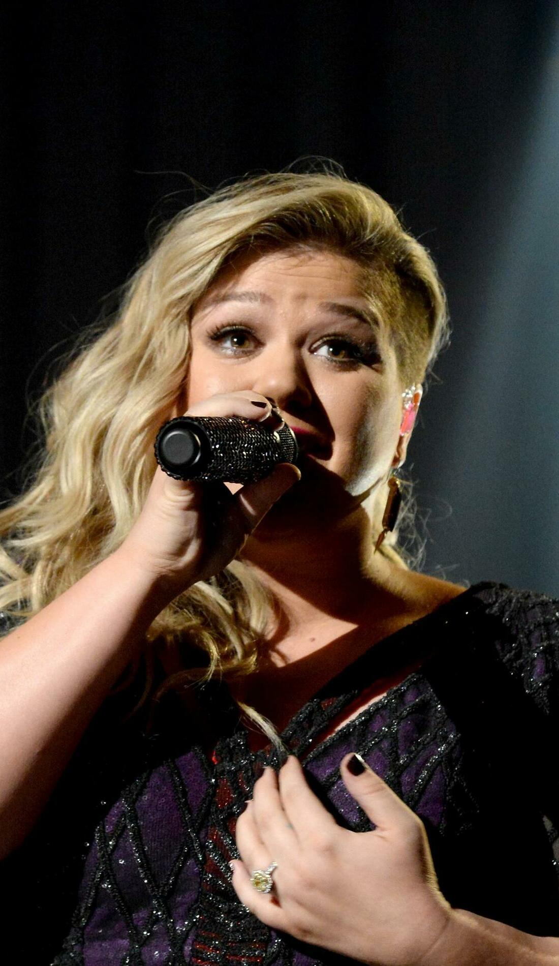 A Kelly Clarkson live event