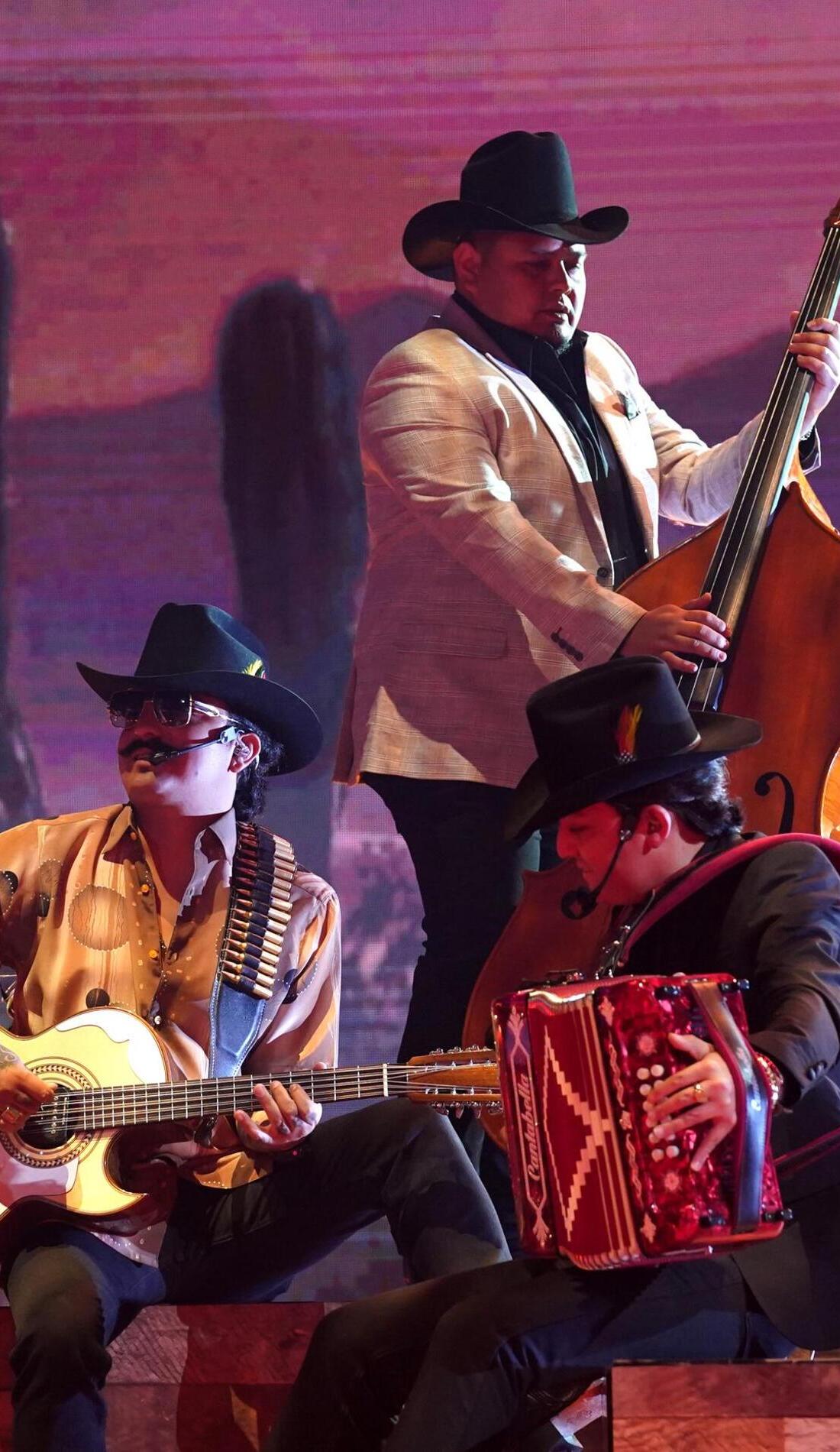 A Los Dos Carnales live event