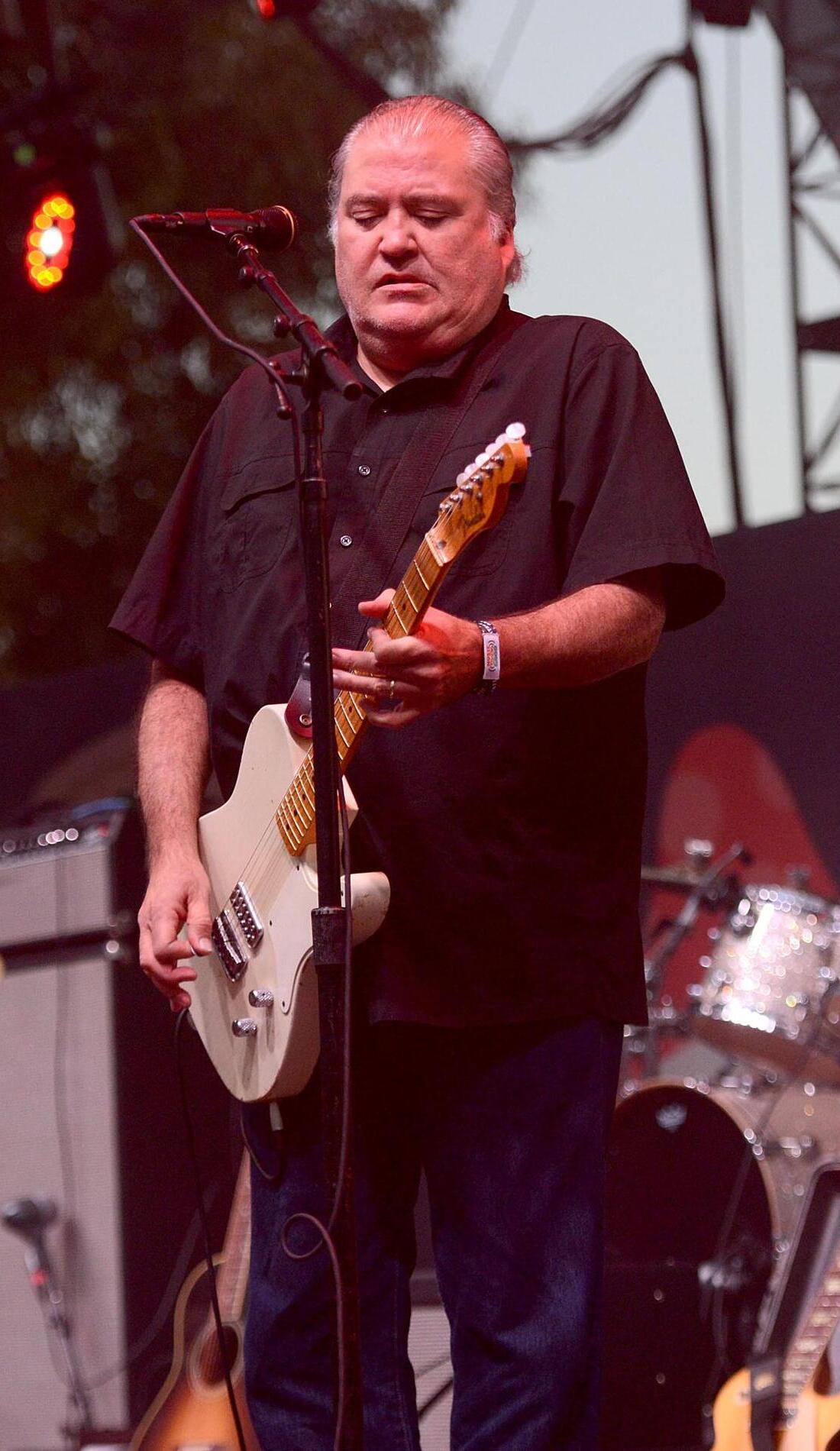 A Los Lobos live event