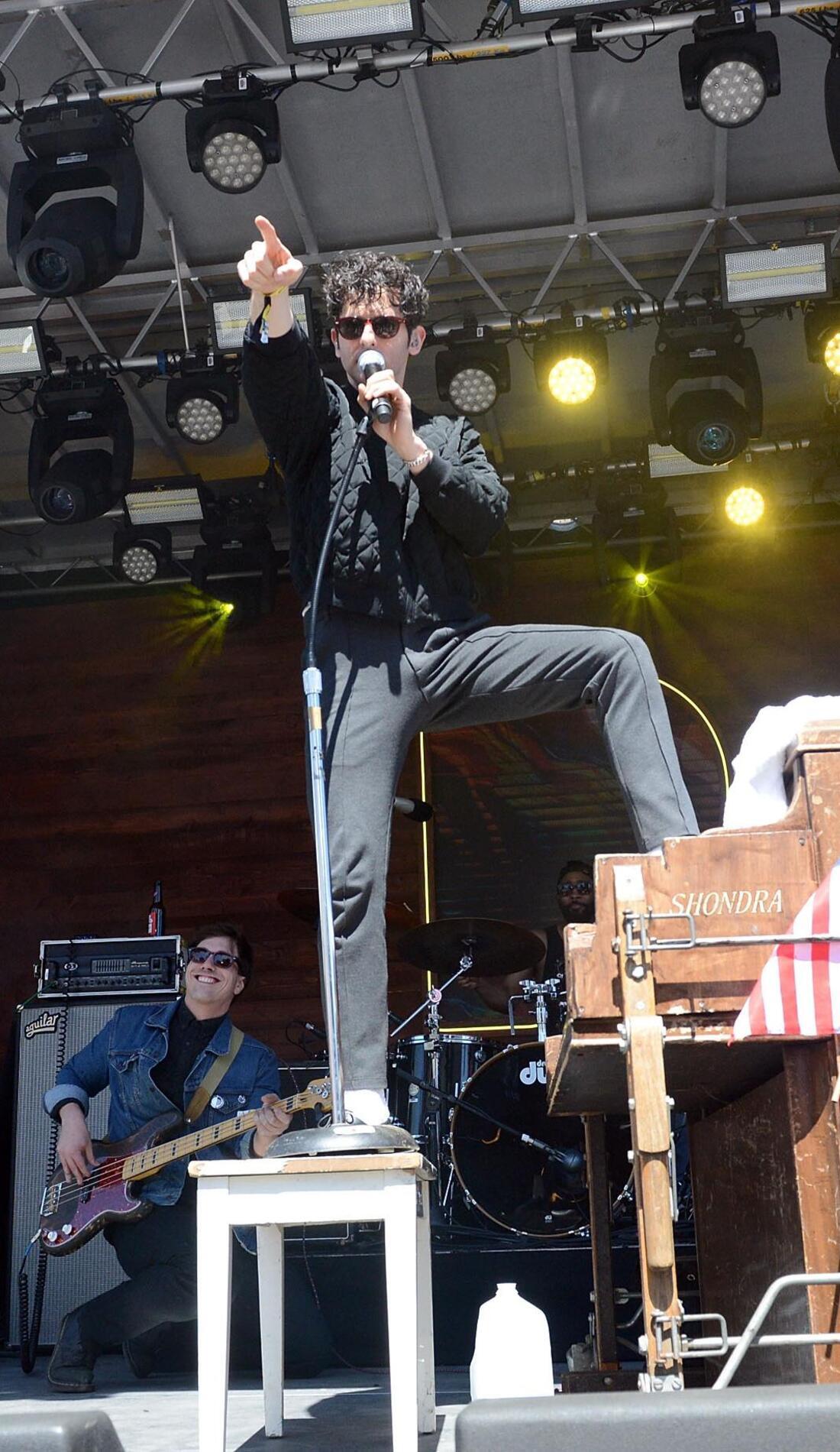 A Low Cut Connie live event