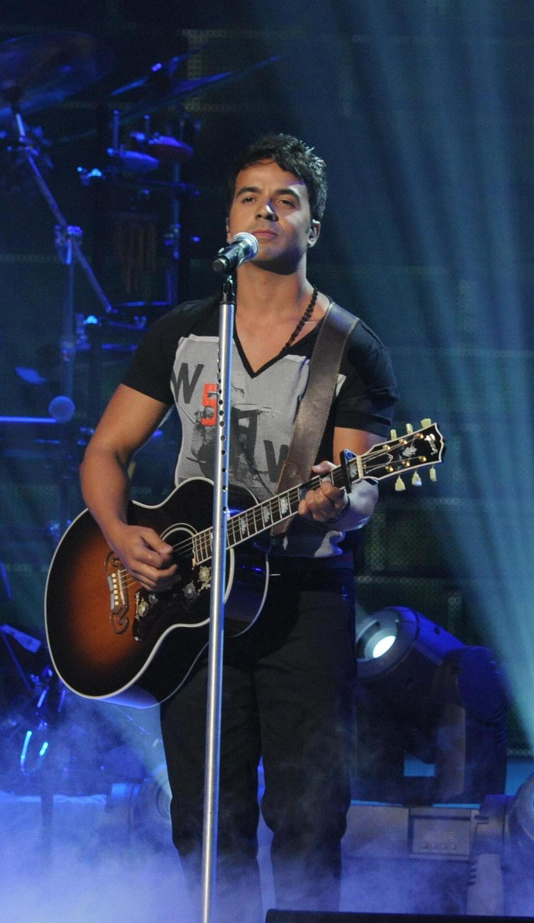 A Luis Fonsi live event