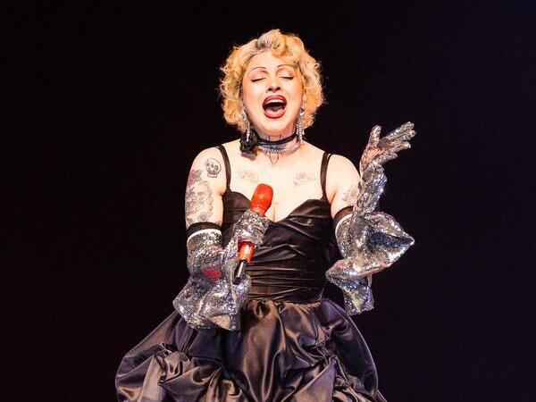 Mon Laferte Concert Tickets And Tour Dates Seatgeek