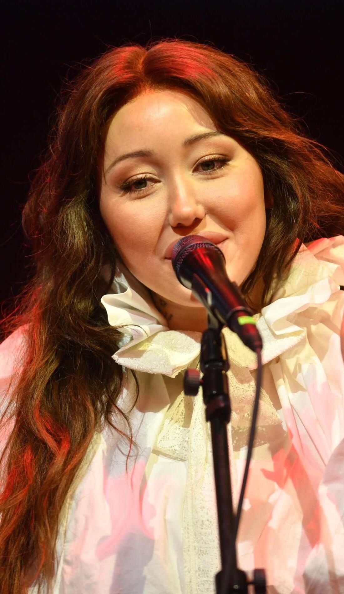 A Noah Cyrus live event