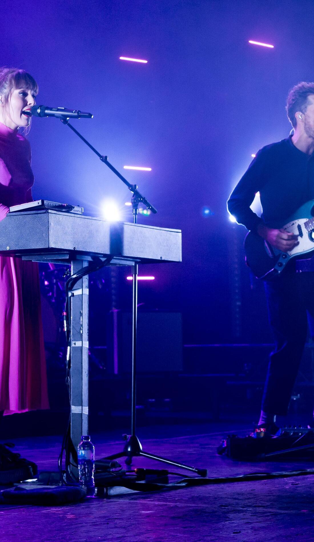 A Oh Wonder live event