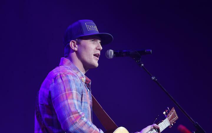 Country music artist Riley Green to perform at Walmart AMP