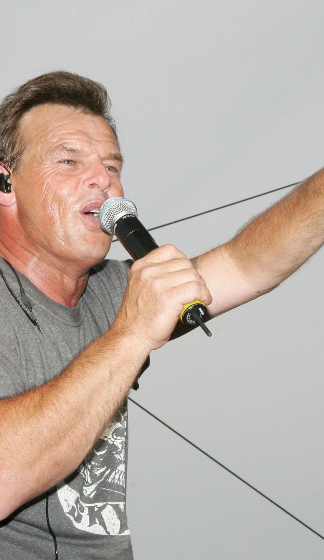 A Sammy Kershaw live event