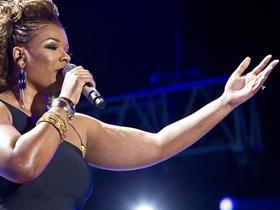 Syleena Johnson (21+)