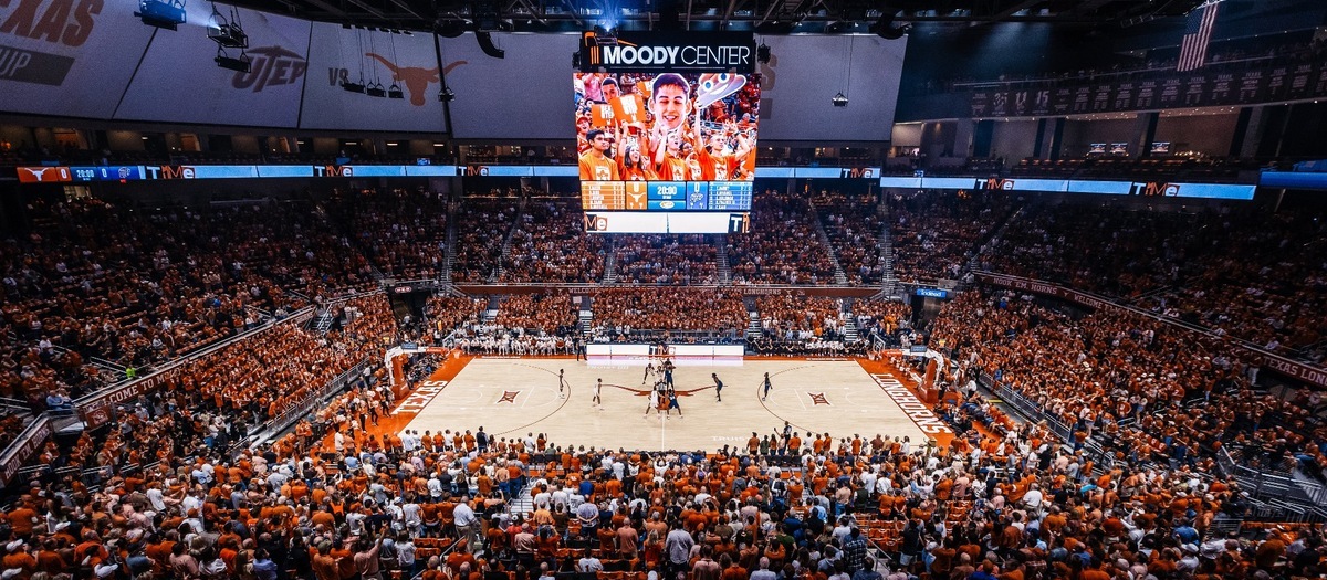 Saturday night basketball game…cool! Let's go @texasmbb🤘🏾🧡